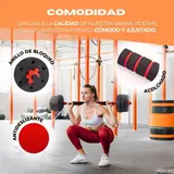 Ver imagen 4: Barra de unión acolchada del kit Mobiclinic usada en una sentadilla